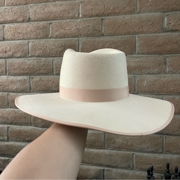 Lack of color wool hat size: small (55cm) - Picture 5 of 5